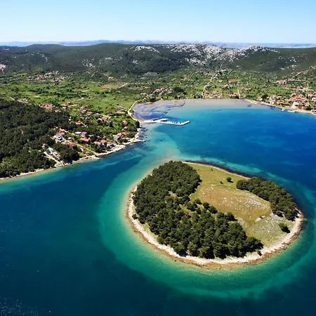 House Flamingo Ferienhaus Pašman